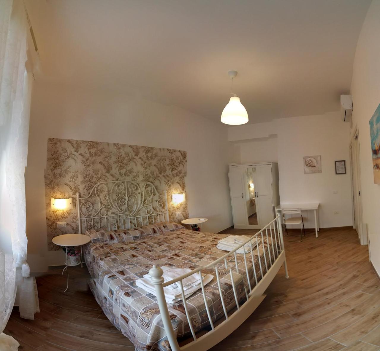 B & B Civico 6 Rooms Salerno Kültér fotó