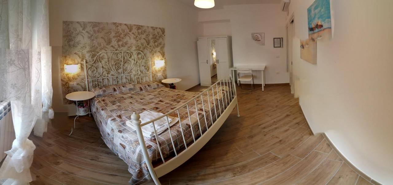 B & B Civico 6 Rooms Salerno Kültér fotó